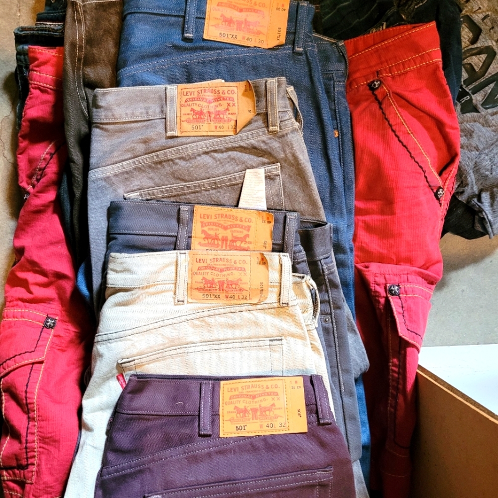 MEN'S LEVIS JEANS